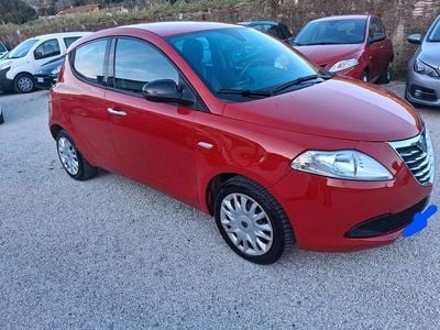 Usata Lancia Ypsilon Silver 69 CV (50 kW) 2012 Rosso Utilitaria