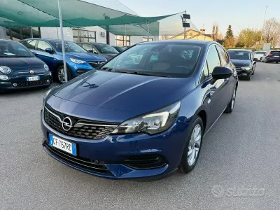 Usata Opel Astra Ultimate 122 CV (89 kW) 2021 Blu/azzurro Berlina