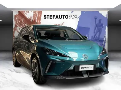 Nuova MG MG4 EV 2026 Ealing green Utilitaria