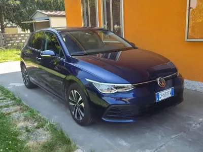 Usata VW Golf VIII Life 110 CV (80 kW) 2020 Blu/azzurro Berlina