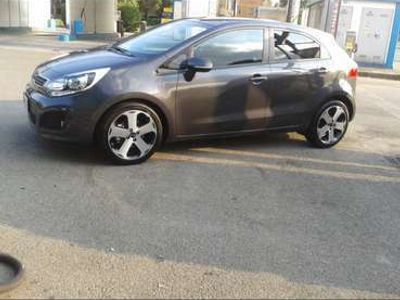 Usata Kia Rio 90 CV (66 kW) 2015 Grigio Berlina
