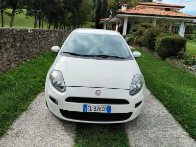 Usata Fiat Grande Punto 75 CV (55 kW) 2012 Bianco Utilitaria