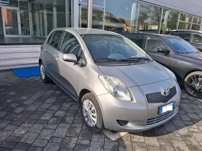 Usata Toyota Yaris 69 CV (50 kW) 2008 Grigio Utilitaria