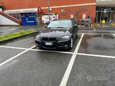 Usata BMW 318 143 CV (105 kW) 2010 Nero Station wagon