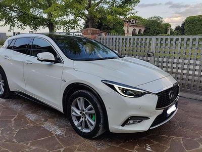 Infiniti Q30