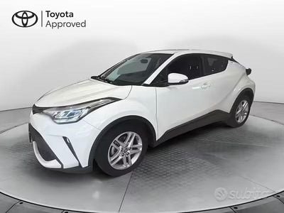 Usata Toyota C-HR Active 140 CV (102 kW) 2024 Bianco SUV