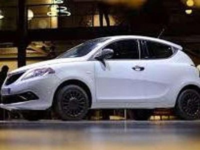 Usata Lancia Ypsilon Gold 69 CV (50 kW) 2018 Bianco Utilitaria