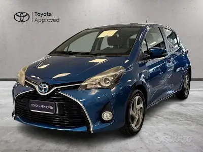 Usata Toyota Yaris Hybrid Active 101 CV (74 kW) 2016 Blu Berlina