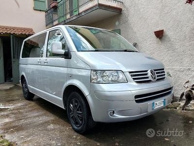 Begagnad VW Caravelle 2008 Grå Van