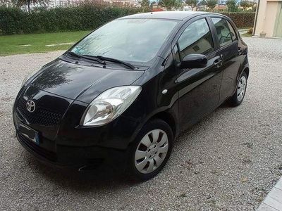 Usata Toyota Yaris 69 CV (50 kW) 2007 Nero Utilitaria