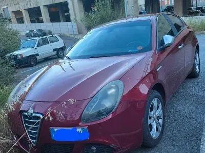 Usata Alfa Romeo Giulietta 120 CV (88 kW) 2012 Rosso Utilitaria