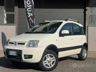 Gebraucht Fiat Panda 4x4 75 PS (55 kW) 2011 Weiß Kleinwagen