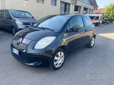 Usata Toyota Yaris 69 CV (50 kW) 2008 Nero Utilitaria