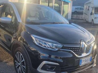 Usata Renault Captur Initiale Paris 110 CV (80 kW) 2018 Neto tetto grigio SUV