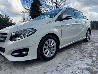 Usata Mercedes B180 Premium 109 CV (80 kW) 2018 Bianco Monovolume
