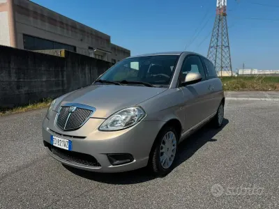 Usata Lancia Ypsilon 60 CV (44 kW) 2010 Giallo Utilitaria