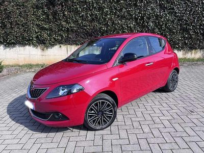 Usata Lancia Ypsilon Gold 69 CV (50 kW) 2021 Rosso Utilitaria