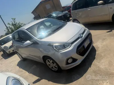 Usata Hyundai i10 67 CV (49 kW) 2015 Bianco Utilitaria