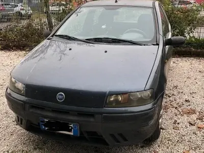 Usata Fiat Punto 60 CV (44 kW) 2000 Bluazzurro Utilitaria