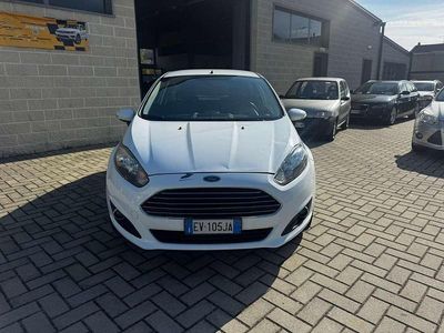Usata Ford Fiesta Titanium 75 CV (55 kW) 2014 Bianco Utilitaria