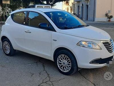 Begagnad Lancia Ypsilon 80 HK (58 kW) 2014 Vit Halvkombi
