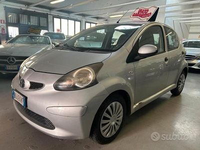 Usata Toyota Aygo Sol 68 CV (50 kW) 2007 Grigio Utilitaria
