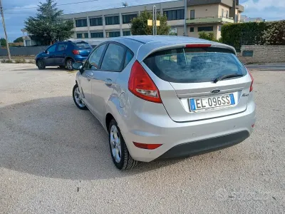 Usata Ford Fiesta 70 CV (51 kW) 2012 Berlina