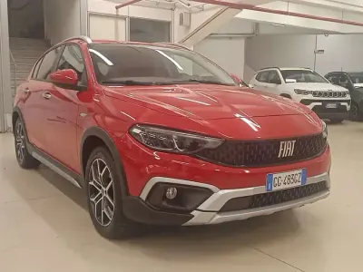 Usata Fiat Tipo Cross 101 CV (74 kW) 2022 Rosso Berlina