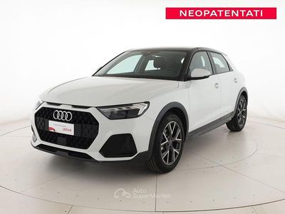Bianco ghiaccio metallizzato nero mito metallizzato Usata 2023 Audi A1 Admired Berlina | 24.500 € (Buon prezzo)