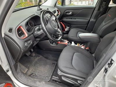 Begagnad Jeep Renegade 140 HK (102 kW) 2017 Grå SUV