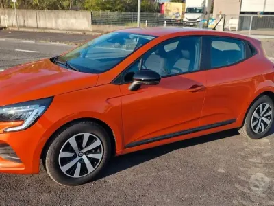 Käytetty Renault Clio V Equilibre 66 HP (48 kW) 2023 Oranssi Sedan