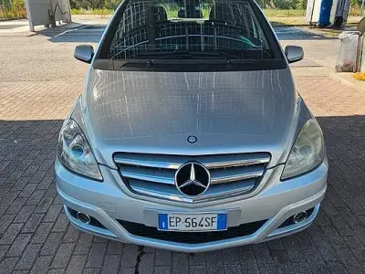 Usata Mercedes B180 116 CV (85 kW) 2011 Grigio Utilitaria