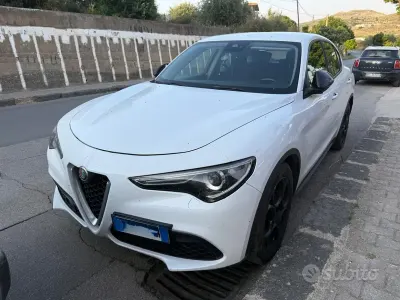 Usata Alfa Romeo Stelvio Sprint 160 CV (117 kW) 2019 Bianco SUV