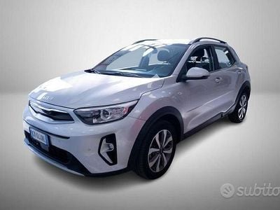 Używany Kia Stonic Style 101 KM (74 kW) 2023 Szary SUV
