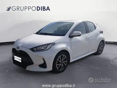 Usata Toyota Yaris Hybrid Trend 92 CV (67 kW) 2022 Bianco Berlina