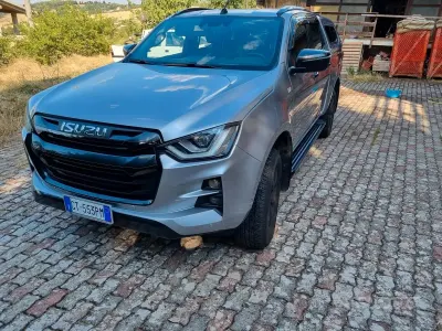 Usata Isuzu D-Max 163 CV (119 kW) 2024 Grigio Cabrio
