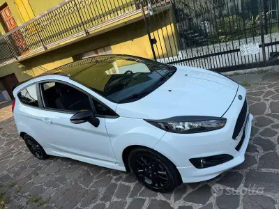 Usata Ford Fiesta 100 CV (73 kW) 2016 Bianco Utilitaria