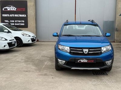 Usata Dacia Sandero Prestige 90 CV (66 kW) 2014 Blu Berlina