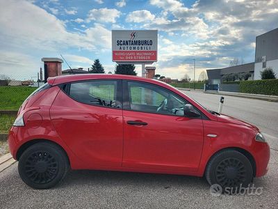 Usata Lancia Ypsilon 69 CV (50 kW) 2018 Rosso Utilitaria