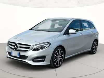 Usata Mercedes B180 109 CV (80 kW) 2018 Argento metallizzato Monovolume