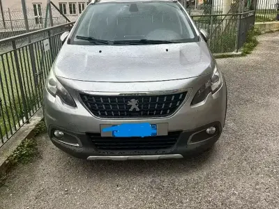 Usata Peugeot 2008 Allure 99 CV (72 kW) 2019 SUV