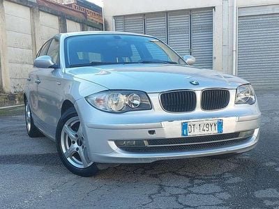 Używany BMW 118 143 KM (105 kW) 2009 Srebrny Hatchback
