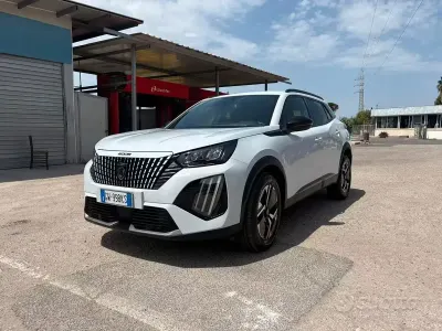 Usata Peugeot 2008 Allure 101 CV (74 kW) 2024 Bianco SUV