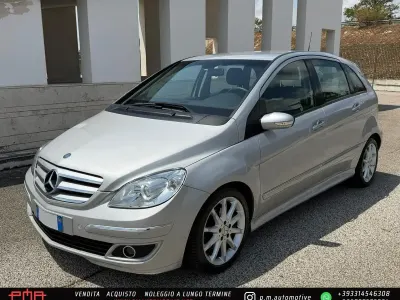Usata Mercedes B200 140 CV (102 kW) 2006 Argento Monovolume