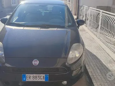 Usata Fiat Punto Lounge 70 CV (51 kW) 2013 Bluazzurro Utilitaria