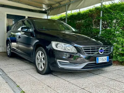 Usata Volvo V60 Kinetic 136 CV (100 kW) 2013 Nero Station wagon
