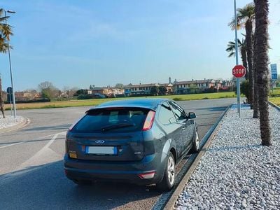 Usata Ford Focus 110 CV (80 kW) 2010 Blu Berlina