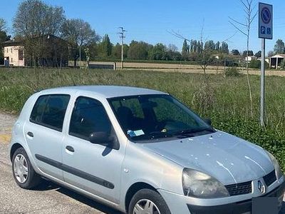 Usata Renault Clio II 58 CV (42 kW) 2003 Grigio Berlina