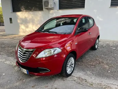 Usata Lancia Ypsilon 80 CV (58 kW) 2013 Rosso Utilitaria