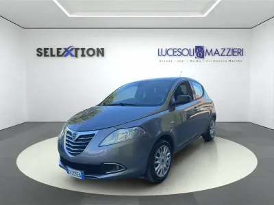 Usata Lancia Ypsilon Gold 69 CV (50 kW) 2013 Argento Utilitaria